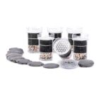 Jahresvorrat an Wasserfilter-Ersatzteilen, bestehend aus sechs Filterkartuschen und zwölf runden Kalkfilter-Pads.